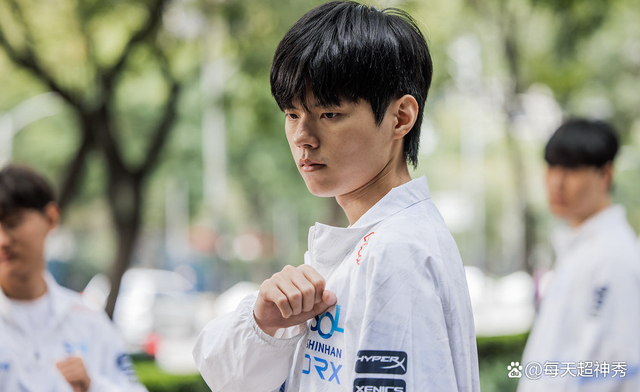 MAD险胜DRX，Crisp关键团战开团秒人激烈交锋半决赛，成为赛场最大亮点的简单介绍