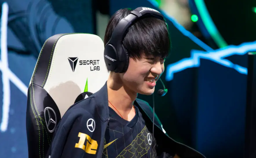 DK碾压RNG，Crisp单局斩获MVP强强对话小组赛，强势挺进下一轮的简单介绍